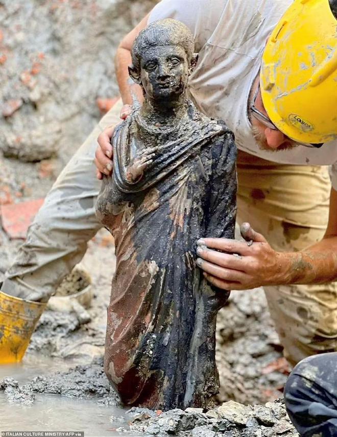 意大利挖出2300年前大量青铜器，专家称将“改写历史”